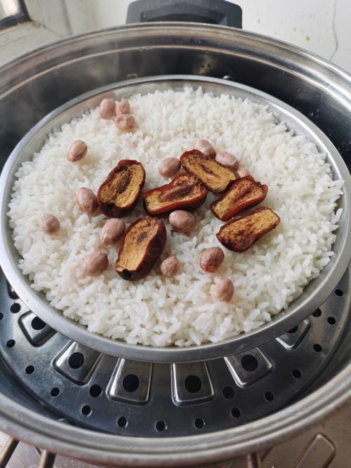 怎么用电饭锅蒸米饭的相关图片