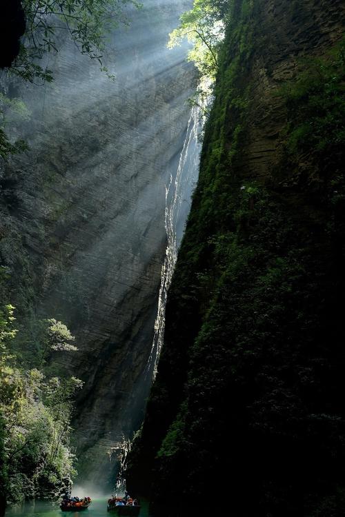 鹤峰屏山峡谷的相关图片